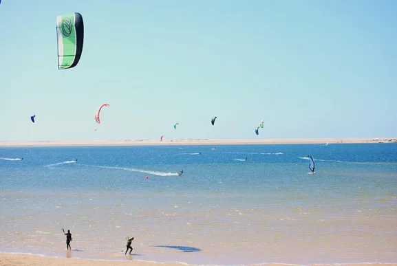 Une-Societe-de-Villegiature-Espagnole-sinstalle-en-Bord-de-Mer-a-Dakhla