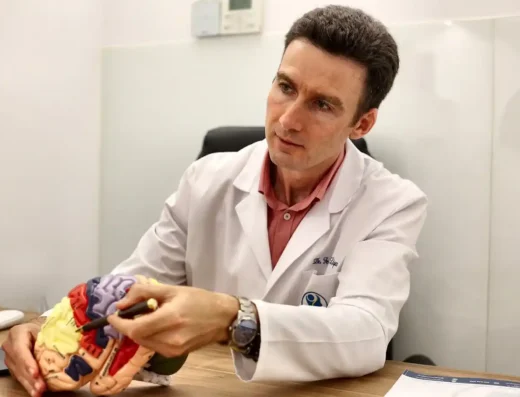 Dr Federico López