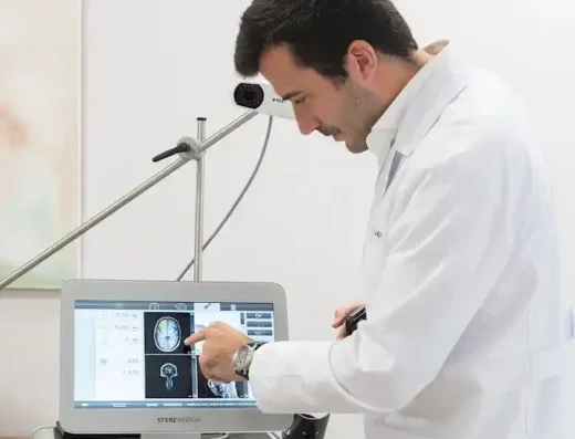 Dr. Álvaro Moleón Ruiz